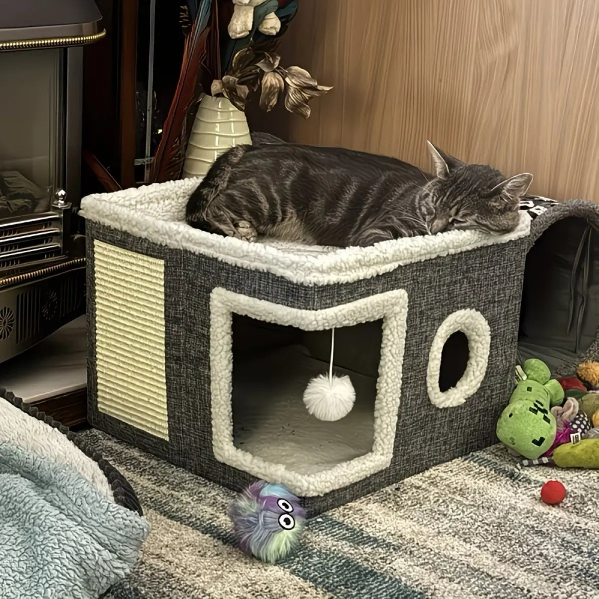 Indoor Cat Bed with Spacious Entry